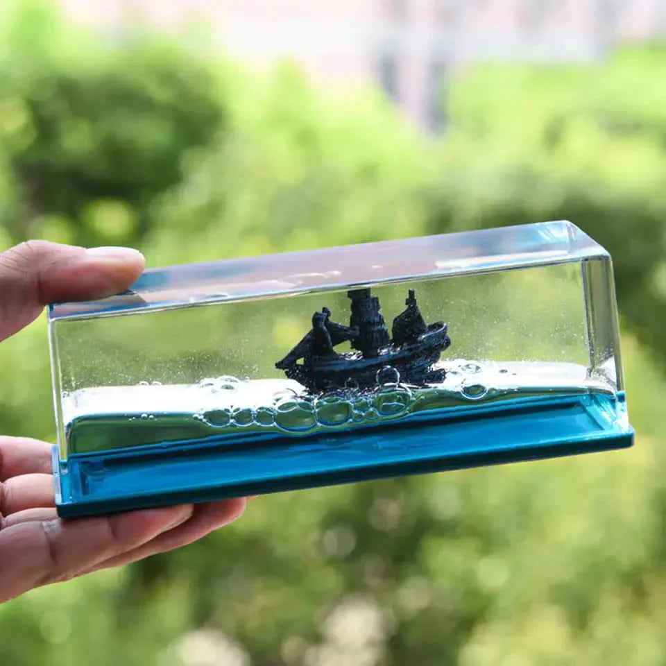 Unsinkable Table Cruise Ships (Titanic - Black Pirate)