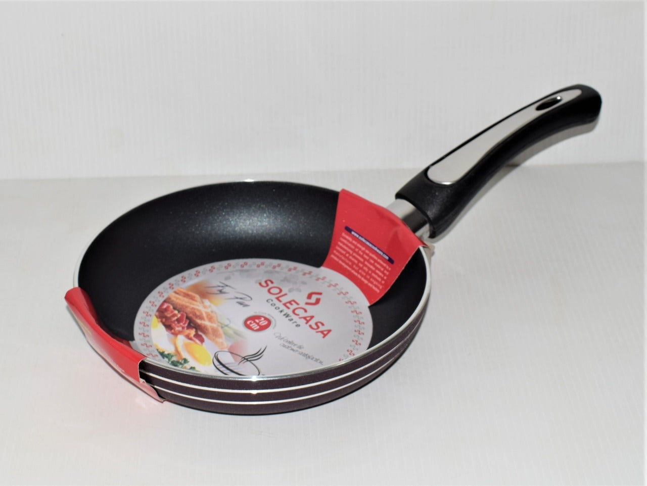 Fry pan/frying pan with lid makes your meal delicious in less time. Our heavy Aluminum material make the food healthier and easy to cook.